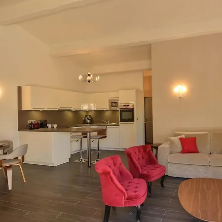 Mazet Anais Vila Cannes